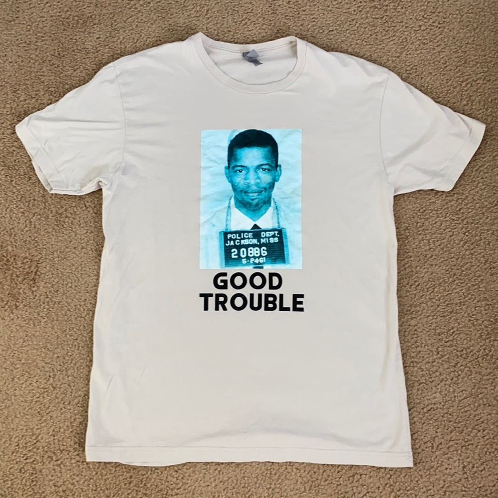 Men’s short sleeve tee in size Large